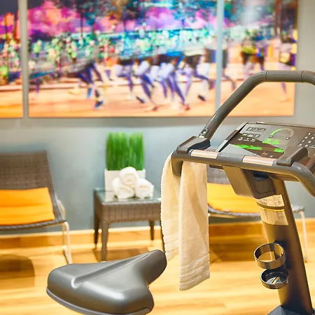 Ξενοδοχείο Leonardo Center 4*