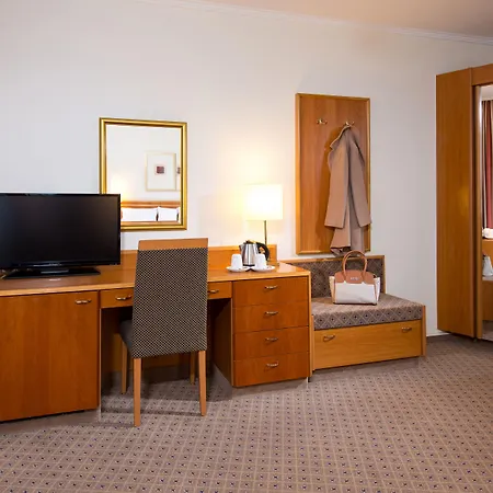 Leonardo Center 4*