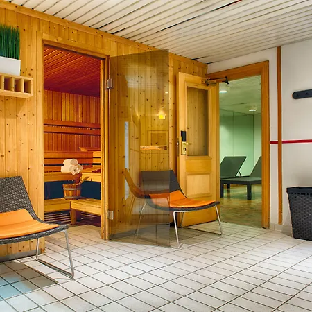 Leonardo Center 4*