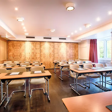 Leonardo Center Ξενοδοχείο 4*