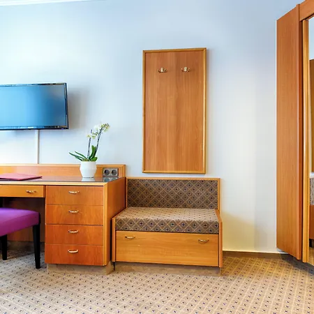 Hotel Leonardo Center 4*