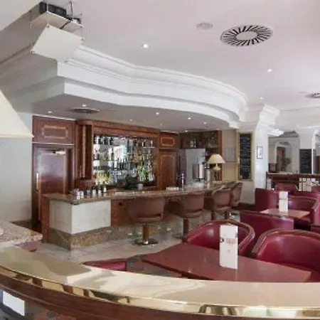 Hotel Leonardo Center 4*