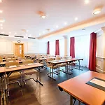 Hotel Leonardo Center 4*