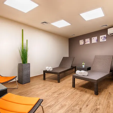 Leonardo Center 4*