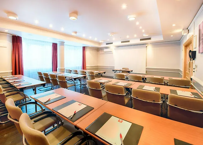 Leonardo Center 4*